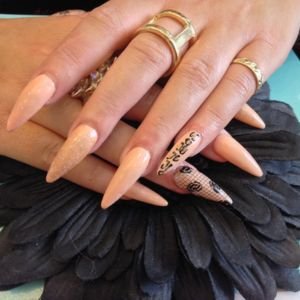 NUDE PINK ACRYLIC NAILS