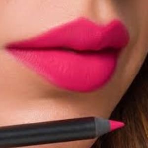 FROSTED RED LIPSTICK