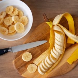 HOW DOES BANANA PEEL TREAT WARTS