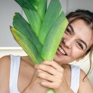 HOW DOES ALOE VERA SOOTHE SUNBURN