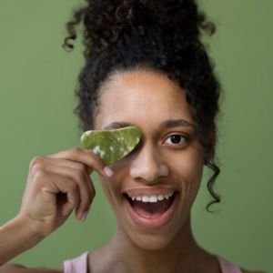 HOW TO USE ALOE VERA ON THE FACE