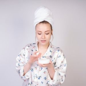 HOW TO USE BUTTERMILK FOR SKIN BENEFITS