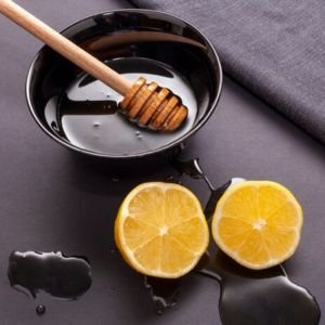 HOW DO LEMON JUICE AND HONEY REMOVE SKIN SPOTS?