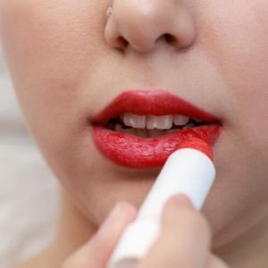 Using a shade of lipstick, especially on sensitive skin isn’t easy, even it can be a continuous challenge because a little bit of negligence can create bitter consequences in the form of irritation or discomfort