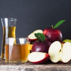 Apart from many other benefits, apple cedar vinegar (ACV) has the property which keeps the oily skin moisturized and maintains its tone.