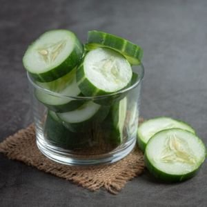 Cucumber is rich in minerals and vitamins and has the property of containing the oil buildups on the skin