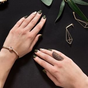 Pairing black nail polish with outfits or rings isn’t a tough job. The shade is versatile and it can be worn with several outfits and rings. 